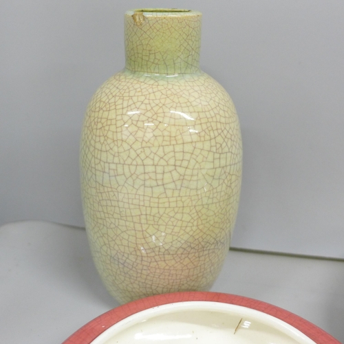 2086 - A Chinese crackle glaze vase, two shallow dishes and a Chinese green glazed ginger jar, no lid