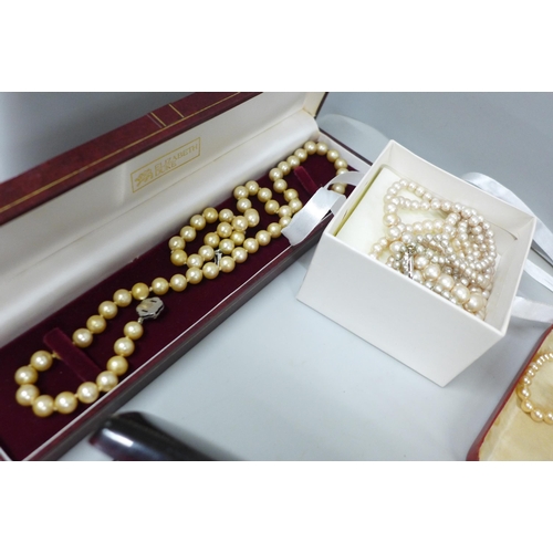 2098 - A collection of pearl jewellery including silver mounted and Lotus, etc.