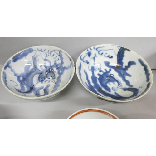 2100 - A collection of Chinese porcelain including a blue and white tea bowl with lid, (most a/f)