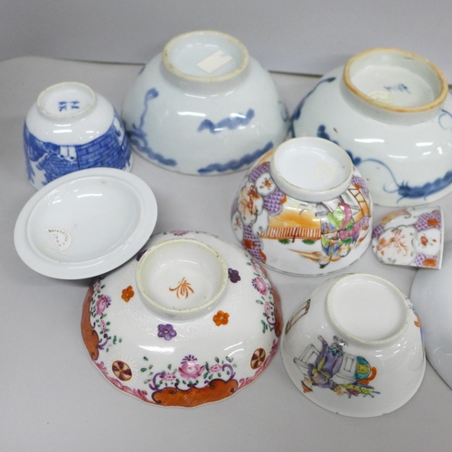 2100 - A collection of Chinese porcelain including a blue and white tea bowl with lid, (most a/f)