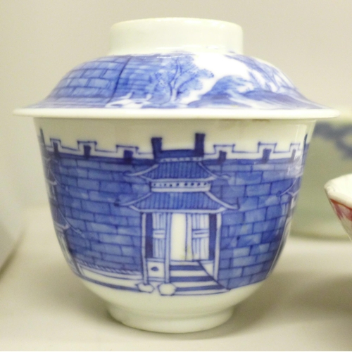 2100 - A collection of Chinese porcelain including a blue and white tea bowl with lid, (most a/f)