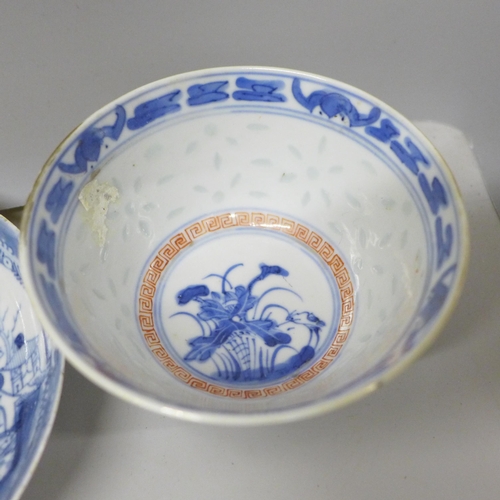 2100 - A collection of Chinese porcelain including a blue and white tea bowl with lid, (most a/f)