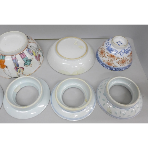 2100 - A collection of Chinese porcelain including a blue and white tea bowl with lid, (most a/f)