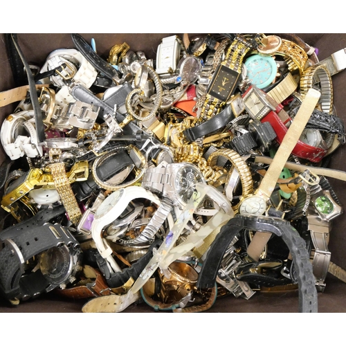 2110 - A large collection of lady's and gentleman's wristwatches