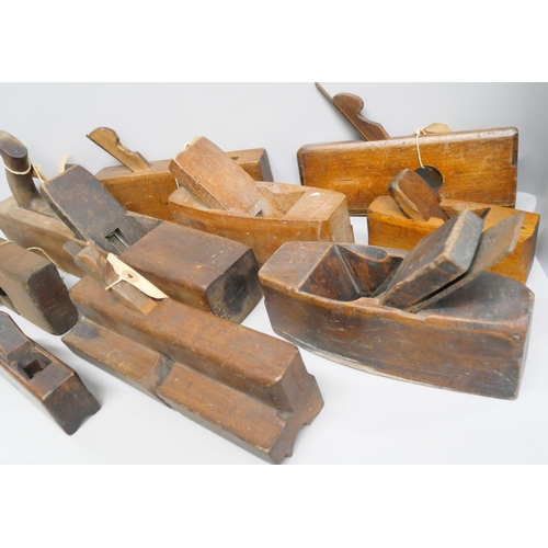 2114 - A collection of wood planes, types include Jack or Fore, moulding, tonguing, grooving, rebate, sash ... 