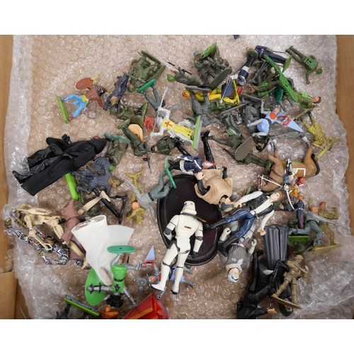 2119 - A collection of plastic model figures of soldiers, medieval, etc., a collection of Star Wars figures... 