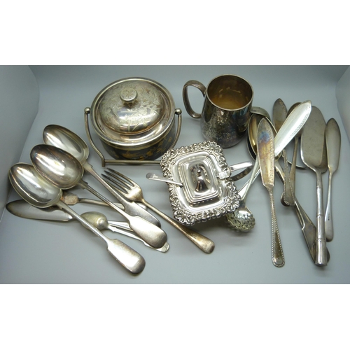 2145 - A part cutlery set with engraved family crest - 24 forks, 24 dessert forks, 2 serving spoons, 16 des... 