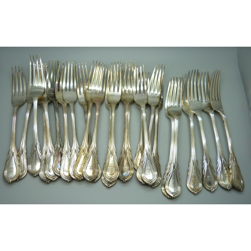 2145 - A part cutlery set with engraved family crest - 24 forks, 24 dessert forks, 2 serving spoons, 16 des... 