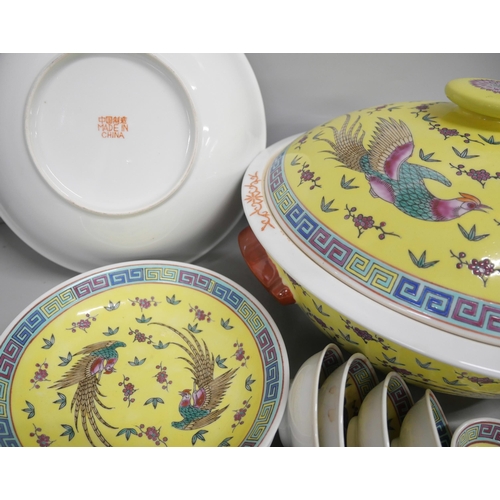 2156 - A Chinese Jingdezhen famille rose dinner set. Including tureen, bowls of various sizes, tea bowls an... 