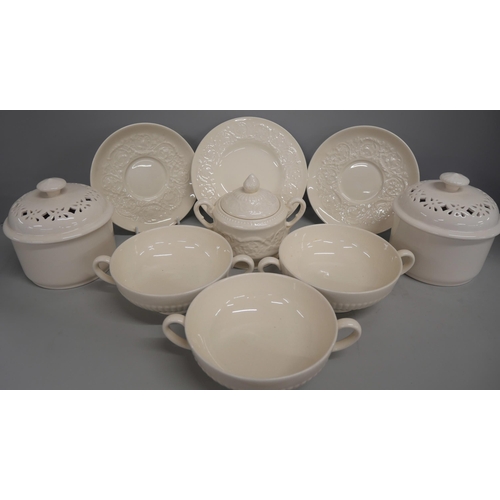 2159 - A collection of china to include a vintage Bristol Pountney and Co. set with green acanthus leaf des... 