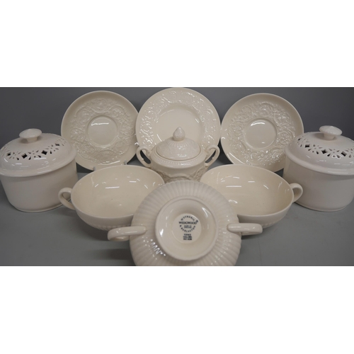 2159 - A collection of china to include a vintage Bristol Pountney and Co. set with green acanthus leaf des... 