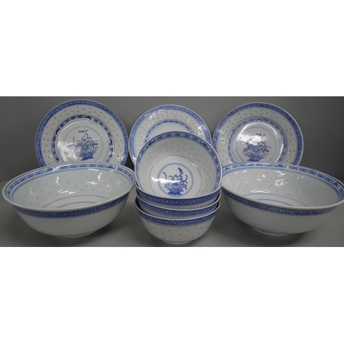 2162 - A box of Chinese blue and white porcelain bowls, serving bowls and plates included.  **PLEASE NOTE T... 