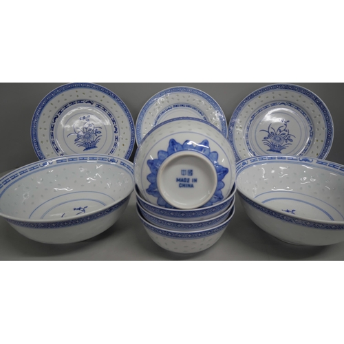 2162 - A box of Chinese blue and white porcelain bowls, serving bowls and plates included.  **PLEASE NOTE T... 