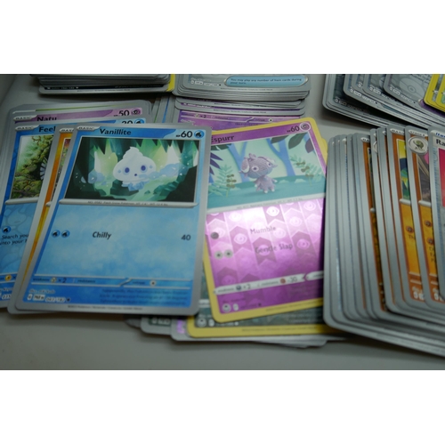 2169 - A collection of 200+ holographic Pokémon cards including reverse holo