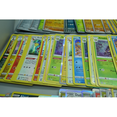 2171 - A large collection of rare holographic Pokémon cards, 100+ cards