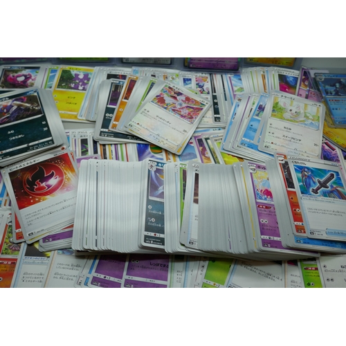 2176 - 550+ Japanese Pokémon cards including holographic