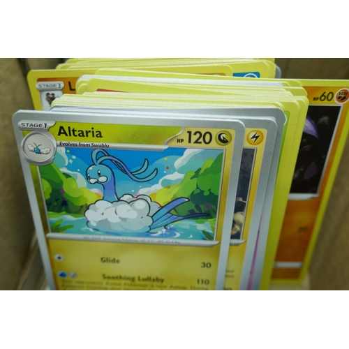 2179 - 600+ Pokémon cards including holographic