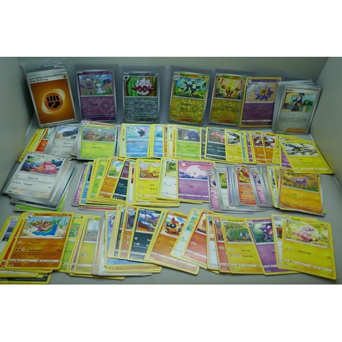 2180 - 600+ Pokémon cards including holographic