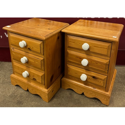 162 - A Victorian style pine chest of drawers and pair of bedside chest