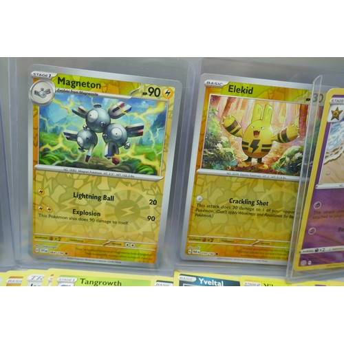 2180 - 600+ Pokémon cards including holographic