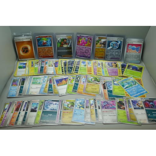 2181 - 600+ Pokémon cards including holographic