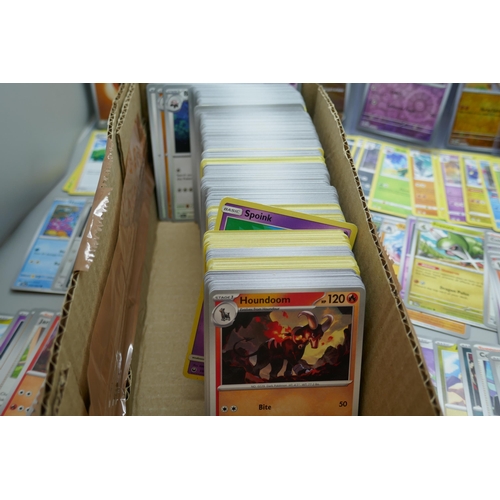 2181 - 600+ Pokémon cards including holographic