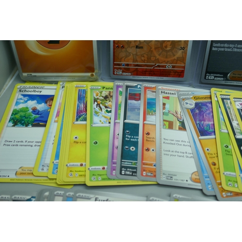 2181 - 600+ Pokémon cards including holographic