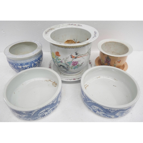 2252 - Three Chinese planters, one a/f, and a pair of blue and white circular bowls