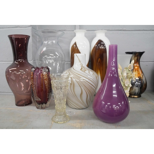 2253 - A collection of ten glass vases