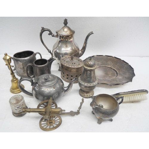 2259 - A collection of plated ware