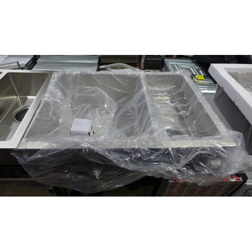 4005 - Two Idro 1.5 bowl LHD stainless steel sinks (481-39, 40)  * This lot is subject to VAT