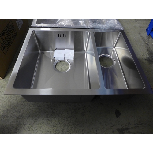 4043 - 2x Idro large 1.5 bowl stainless steel sinks *This lot is subject to VAT