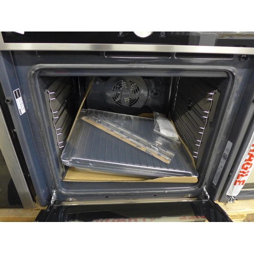 4050 - Hotpoint built-in electric single oven with pyrolytic cleaning (door requires attention) *This lot i... 