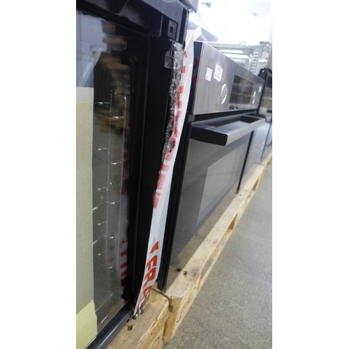 4051 - AEG multifunction oven (door requires attention) *This lot is subject to VAT