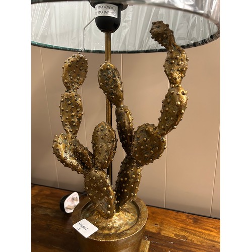 3024A - A cactus table lamp with green shade