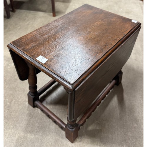 184 - A small 18th Century style oak drop leaf table