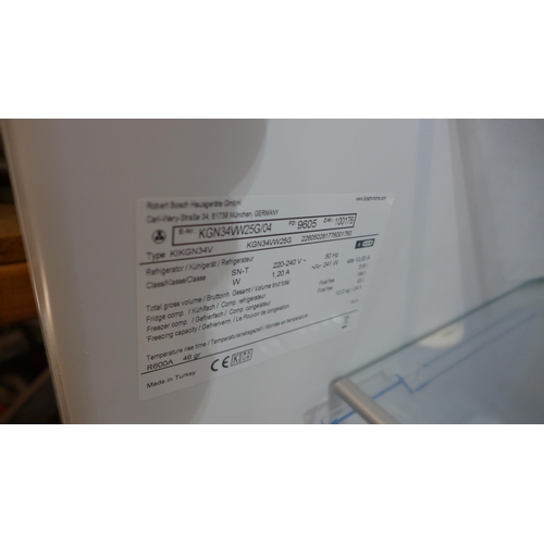 5153 - A Bosch KIKGN34V free standing, frost free fridge freezer