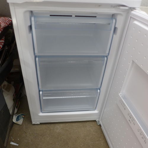 5153 - A Bosch KIKGN34V free standing, frost free fridge freezer