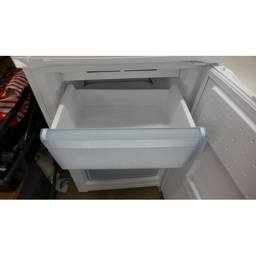 5153 - A Bosch KIKGN34V free standing, frost free fridge freezer