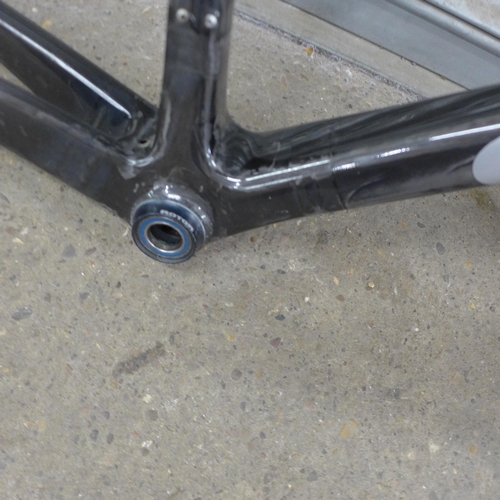 5157 - 2 carbon fibre bike frames - Cannondale Synapse and Cervélo *Police repossession