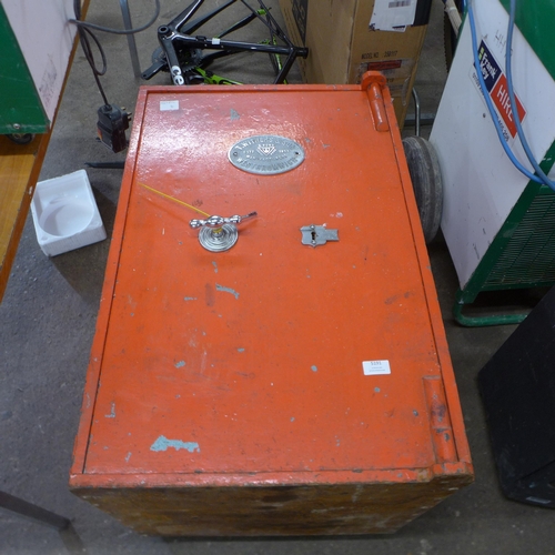 5191 - A T. Withers and Sons of WestBromwich heavy duty steel safe with one key