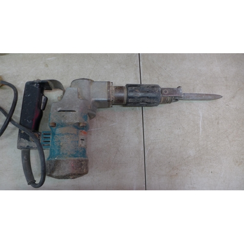 5193 - A 110V double socket transformer, a 110V Makita demolition hammer and a 110V submersible pump