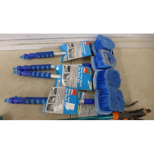 5202 - A quantity of Hilka water fed hand car wash brushes and 3 water lances