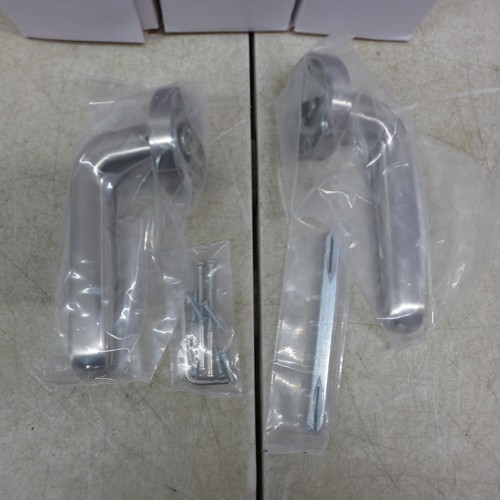 5110 - 6 door handles, boxed