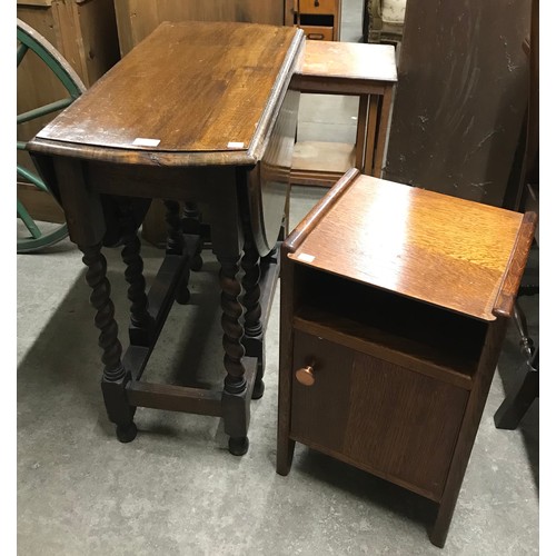 271 - An early 20th Century oak barleytwist gateleg table and an oak pot cupboard