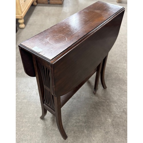 195 - An Edward VII mahogany Sutherland table