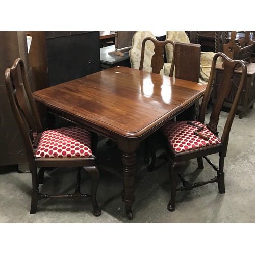 273 - A Victorian mahogany dining table and three Queen Anne style dining chairs