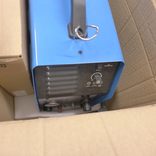 5226 - *VAT* A boxed sample IPC40AIR plasma cutter