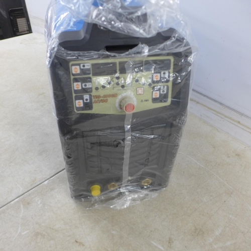 5229 - *VAT* A boxed sample TIG-200GD AC/DC TIG inverter welder