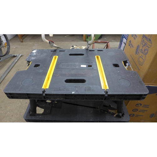 5239 - A Keter folding chop/mitre saw table